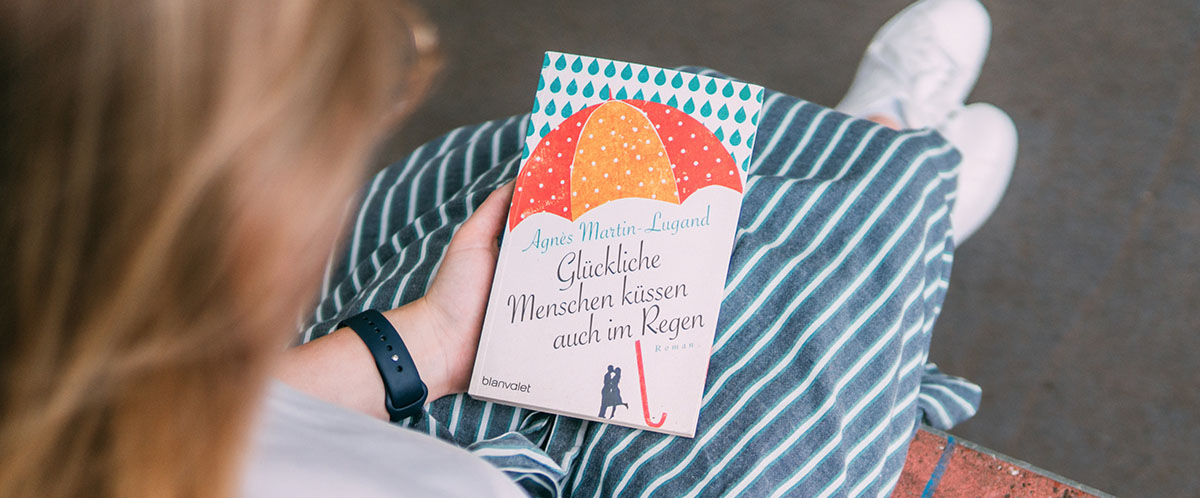 Buch Glückliche Menschen küssen auch im Regen von Agnès Martin-Lugand